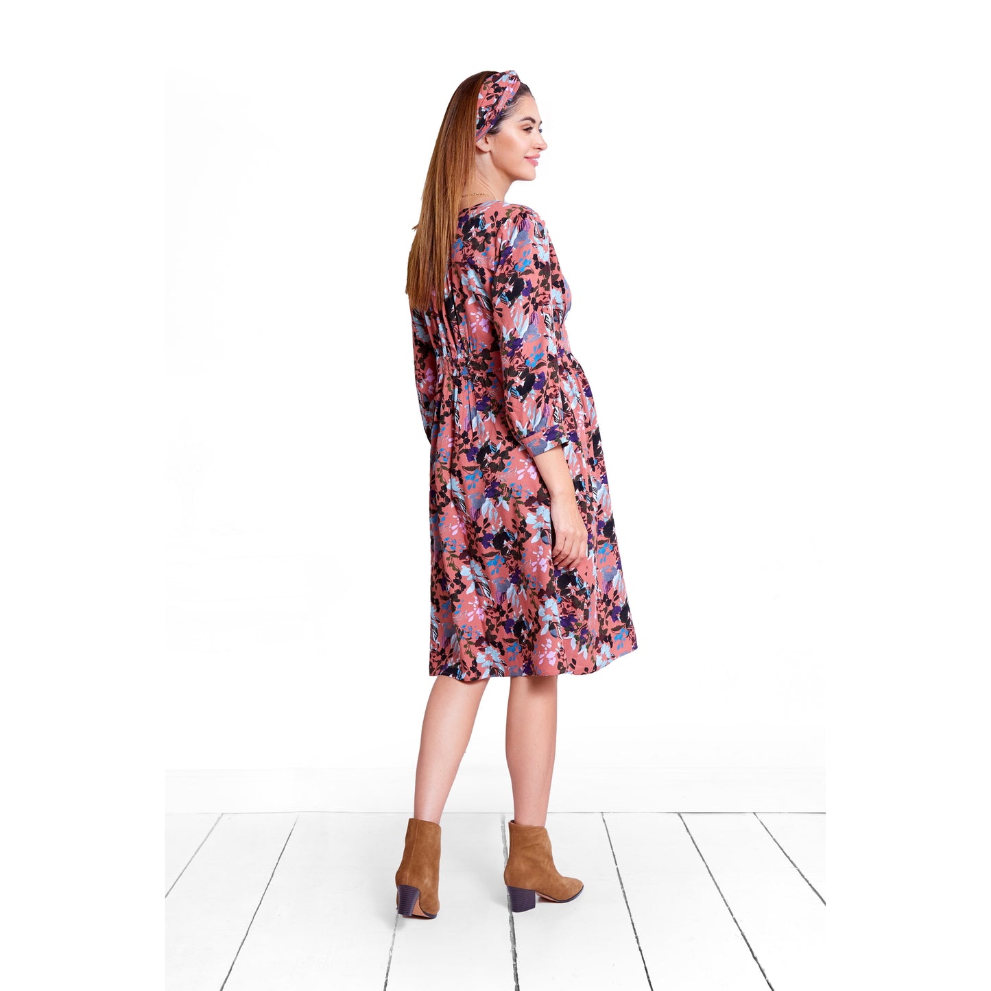 robe de grossesse rose chic et élégante