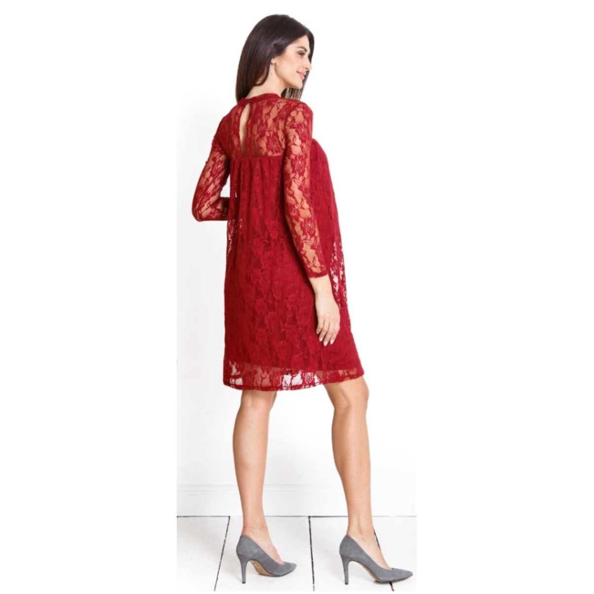 robe de grossesse en dentelle rouge pour un look éblouissant