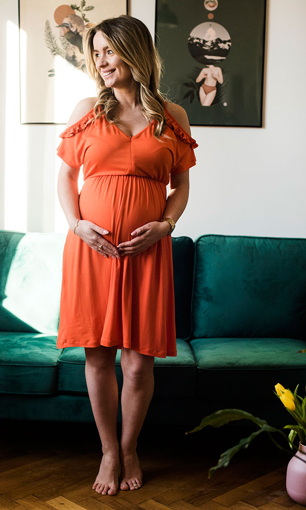 robe de grossesse orange avec un style parfait pour l'été