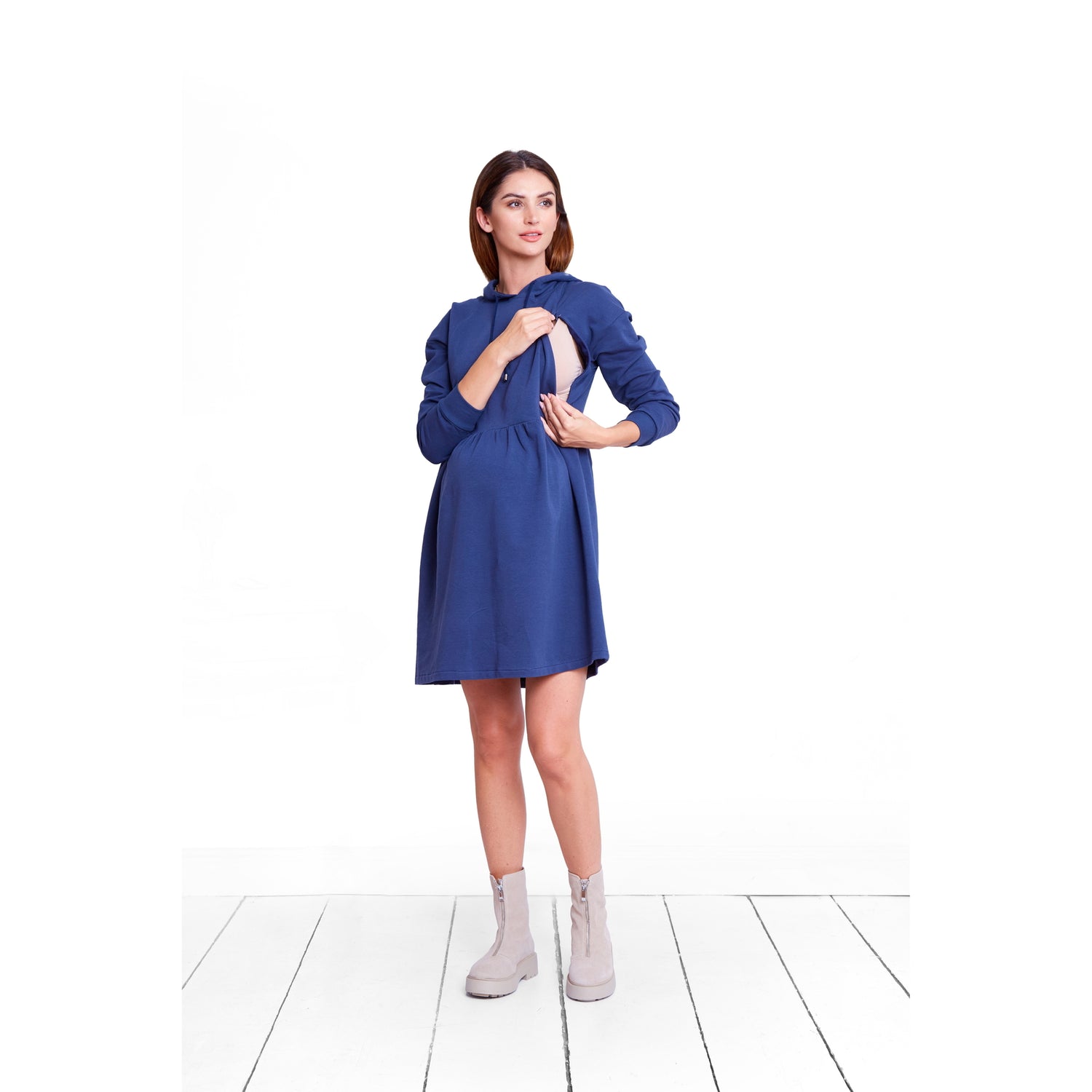 robe de grossesse et allaitement sportive en coton parfait avec baskets ou talons
